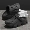 Zapatos de Agujeros con Suela Gruesa para Hombre 2026 Nuevo Verano Exterior Antideslizantes Resistentes al Olor que Aumentan la Altura Sandalias de Playa EVA Cerradas