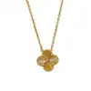 Tienda de Oro Mismo Estilo Un Lado Hielo Triturado Un Lado Láser Trébol de Cuatro Hojas Collar Chapado en Oro para Mujer Brillante Escama de Pez Collar de Trébol