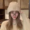 Gorro de Punto Cálido de Corte Holgado para Mujer en Otoño e Invierno, Adecuado para Cabezas Grandes, Hilo Grueso, Protección para las Orejas y Efecto Adelgazante del Rostro