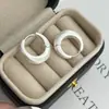 Pendientes Minimalistas Mate Cepillados de Moda Diseño de Nicho Pendientes Simples de Gama Alta Temperamento Femenino Versátiles Pendientes de Celebridad de Internet