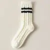 Calcetines para Mujer Calcetines de Caña Media Invierno Terciopelo Australiano Engrosados Cálidos Calcetines para Mujer Terciopelo de Coral Calcetines de Luna Calcetines de Dormir Retorcidos para el Hogar