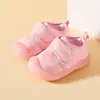 Novos Sapatos de Bebê e Criança para Primavera e Outono Sapatos para Meninos e Meninas Sapatos Respiráveis à Prova de Chute Sapatos de Bebê com Solado Macio Sapatos de Tecido de Algodão