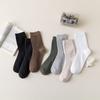 Calcetines de otoño e invierno nuevos de color sólido con rayas verticales calcetines para hombre calcetines para hombre de media pantorrilla clásicos casuales cómodos de algodón fabricante 7 colores