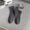 Novedad de Primavera Calcetines Deportivos Cortos de Moda para Hombre Venta al por Mayor Moda Versátil Sin Costuras Casual Calcetines para Hombre Calcetines de Media Pantorrilla Estilo Verano