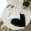 Conjunto de Verano para Niños 2026 Nuevo Elegante y Guapo Conjunto Infantil con Camisa de Manga Corta Texturizada y Pantalones Cortos Casuales Conjunto de Dos Piezas