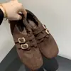 Mocasines de Estilo Británico con Hebilla Tallada Retro que Aumentan la Altura Interior, con Forro de Lana para Calidez, Zapatos de Cuero sin Cordones para Personas Petitas