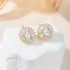 Aretes de Tachuela de Girasol Radial de Cobre y Circonita de Lujo Ligero, Pendientes Elegantes con un Toque Francés de Alta Gama, Venta al por Mayor
