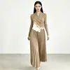 Vestido elegante feminino com silhueta evasê, acinturado, emagrecedor, de manga longa, cor degradê, vestido midi plissado Miyake