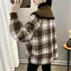 Abrigo de otoño e invierno de talla grande con dragón y fénix compuesto estilo pequeño aroma a cuadros cárdigan exterior hebilla de cuerno top de terciopelo perlado