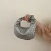 Bolsas de Designer de Nicho para Mulheres, Grande Capacidade, Novo Estilo Verão 2026, Bolsa Amassada tipo Bolinho, Bolsa de Mão para Comércio Exterior