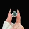 Nuevo anillo de moda de alta gama versátil estilo vintage con forma de estrella y diamantes, lujo ligero, anillo personalizado único y lujoso