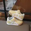 Tênis de Treino Alemão Versátil da Moda para Meninas 2026 Novo Estilo Primavera/Verão Tênis Infantil Tendência Sola Macia Sapatos Forrest Gump Tênis Esportivo para Crianças