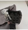 Bolso de Diseño Único con Textura y Decoración de Diamantes para Mujer, Nuevo de Moda Verano 2026 Súper Moderno Bolso Bandolera Cruzado de Hombro Tipo Cubo para el Trabajo