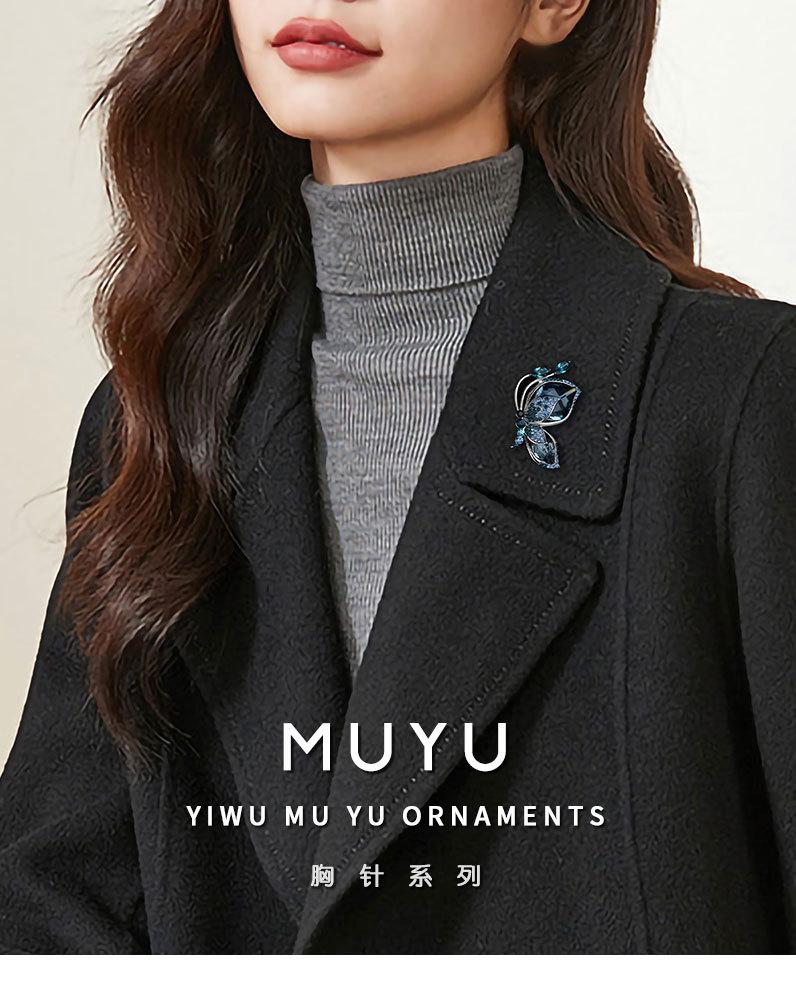 轻奢风高级感水晶蝴蝶胸针三八节礼物春夏精致胸花新款