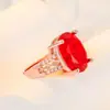 Tiktok online Transmissão ao vivo vermelha em estilo palácio anel de diamante em forma de diamante em forma de treliça anel de diamante vermelho em forma de ovo vermelho em estilo concubina imperial