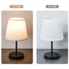 Lámpara de mesa retro francesa plisada para mesita de noche, Lámpara de mesa decorativa moderna minimalista para dormitorio, Lámpara de mesa para habitación de hotel y B&B