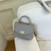 Bolsa de mão com corrente em padrão diamante para mulheres, novo modelo de inverno 2026, bolsa transversal versátil de alta qualidade, bolsa quadrada pequena de ombro único vintage