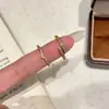 Anel Simples e Luxuoso com Zircônia Micro-Incustada para Mulheres, Anel Aberto Fino em Forma de Onda Cruzada, Joia de Anel Versátil Empilhável de Nicho