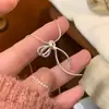 Collar con lazo de lazo para mujer, elegante, de acero y titanio, con cadena para clavícula, de Ins Internet Celebrity, con diseño de nicho sencillo.