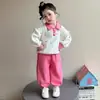 Conjunto de Gatinho Vazado com Manga Sino Estilo Coreano para Meninas Estilo Primavera/Outono 2026 Novo Conjunto de Duas Peças Estiloso para Menininhas Tendência