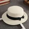 Sombrero de paja de verano para mujer estilo coreano, copa plana retro británica, sombrero de sol fresco y elegante, sombrero de playa con protección solar para viajes, de moda para el verano