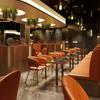 Conjunto de Mesa e Cadeiras Comerciais de Aço Inoxidável Estilo Industrial Personalizado para Restaurante de Culinária Fusion, Restaurante Ocidental, Restaurante Japonês Mesas e Cadeiras de Jantar