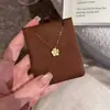 Collar de titanio con perlas y circonitas estilo ins coreano, cadena para la clavícula de nicho de lujo ligero de alta gama, elegante accesorio de cadena para el cuello para mujer