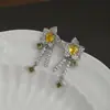 Estilo nuevo de verano Micro incrustado de circonita pendientes de botón elegantes para mujer Aguja de plata S925 pendientes de borla de pétalo de alta calidad pendientes exquisitos