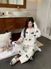 Pijama de medio forro polar para otoño e invierno para mujer, engrosado y cálido, con un elegante diseño de cárdigan, que ofrece una sensación lujosa y puede usarse como ropa exterior, lo que los convierte en ropa de estar cómoda y suave.