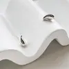 Um design de estilo gélido sentindo brincos de gota d'água pequenos simples versáteis temperamento alta qualidade brincos de prata esterlina s925 para mulheres