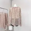 Camisa de gasa con estampado floral para mujer, estilo primavera, temperamento de lujo ligero, camisa de manga larga holgada y transpirable, tono sombra de caramelo, con etiqueta