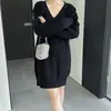 Jiawei Otoño e Invierno Tejido de Punto Grande Estilo Holgazán Cuello en V Suéter Holgado Tejido de Punto Largo Medio Tejido de Punto para Mujer B8268