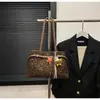Bolsa de axila de estilo coreano de lujo ligero de nicho para mujer 2025 Nueva de invierno de alta gama para el trabajo Bolso de hombro Versátil Bolso tote