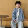 Roupas Infantis Tongku Moda Outono 2026 Jaqueta Masculina Bordado de Letras Coração Estilo Coreano Xadrez Camisa Infantil 100% Algodão
