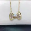 Colgante de Perla de Agua Dulce Zhuji con Adorno de Circonita Dulce, Lindo Moño, Exquisita y de Alta Gama Joyería de Collar de Perlas Venta al por Mayor