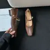 Zapatos Chuyuji estilo francés Mary Jane elegantes de tacón bajo para mujer, nuevo modelo primavera 2026, punta cuadrada marrón, adecuados para combinar con faldas