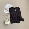 Camiseta base asimétrica de manga larga con pliegues laterales, diseño elegante, blanca, nuevo modelo de otoño, top base elegante y estilizado para mujer