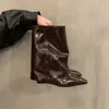 Botas de Cano Curto com Salto Alto Estilo Spicy Girl para Mulheres 2026 Outono/Inverno Novas Botas Curtas com Salto Anabela Bico Fino Meio da Panturrilha Moda Retrô Botas de Cowboy