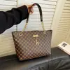 Bolsa de Mão com Corrente Transfronteiriça, Bolsa de Ombro, Bolsa Tote Simples, Bolsa de Grande Capacidade, Nova Bolsa Feminina Estilo Coreano Texturizada 2026