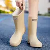 Botas de Chuva e Sapatos Aquáticos de Novo Estilo Transfronteiriços para Mulheres, Impermeáveis, Antiderrapantes, Modernos e Populares, Sapatos de Chuva Leves para Mulheres, Sapatos de Borracha para Adultos