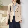 Casaco curto forrado para mulheres petite, novo e estiloso versátil para primavera e outono de 2026, trench coat casual, moderno