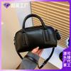 Bolso bandolera de moda ligero para mujer 2023 nuevo bolso mensajero de diseño de nicho de alta calidad bolso retro