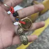 Chaveiro de Latão com Cinco Moedas dos Imperadores, Sino do Sutra do Coração, Machado, Espada, Talismã e Pingente Bagua; Itens Pequenos para Atrações Turísticas, Festas de Templo e Barracas de Rua