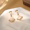 Brincos Leves de Luxo em Forma de Leque de Madrepérola Natural, Brincos de Agulha de Prata S925 Zircônia Micropavimentada de Alta Qualidade, Brincos Femininos da Moda