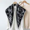 Lenço Triângulo Estilo Coreano Estampa de Castanha Lenço de Seda Atmosfera de Verão Feminina Lenço de Cabeça Moda Faixa de Cabeça Lenço de Seda Sintética