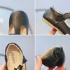 Zapatos de una sola pieza para niñas de 1-2-3 años 2025 Primavera y Otoño Nuevos Zapatos de Cuero Color Caramelo Suela Suave Zapatos de Bebé Moda Princesa