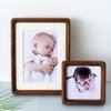 Venta al por mayor adornos de madera maciza regalos madera maciza mortaja y espiga esquinas redondeadas marco de fotos regalo mesa marco para exhibir fotos