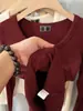 Camiseta de manga larga acanalada con cuello en U color rojo Ankela para mujer, top base elástico ajustado de color liso, versátil y de moda