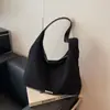 Bolsa de pelúcia transfronteiriça para mulheres, nova moda de inverno 2026, bolsa de ombro casual para o dia a dia, bolsa tote de grande capacidade