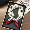 Pañuelo Cuadrado de 70 cm Nuevo Geométrico Bloque de Color Imitación Seda Moda Europea y Americana Turbante Pañuelo para el Cuello Chal Pequeño